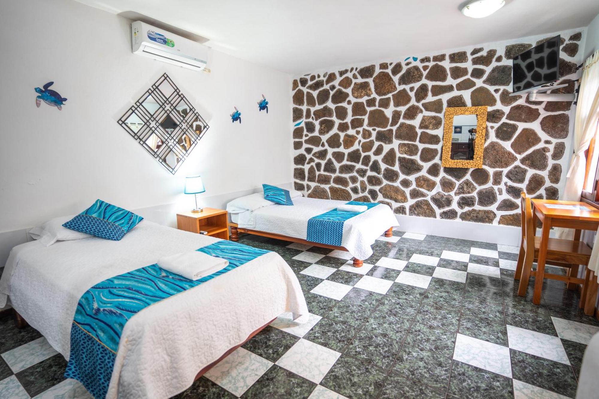Maidith Galapagos Inn Puerto Ayora  Exteriör bild